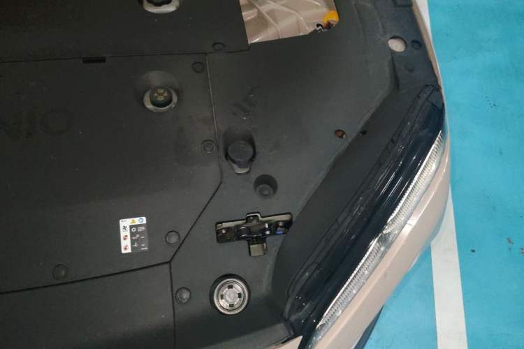 Used Nio ET5 2024 75 kWh Engine Bay Left