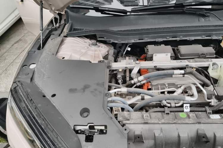 Used Nio ET5 2024 75 kWh Engine Bay Right