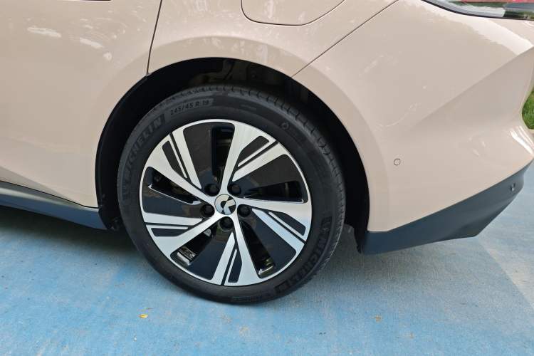 Used Nio ET5 2024 75 kWh Exterior 2