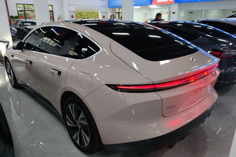 Used Nio ET5 2024 75 kWh Exterior 2