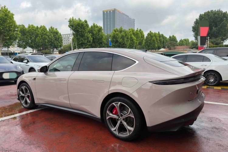 Used Nio ET5 2024 75 kWh Exterior 3