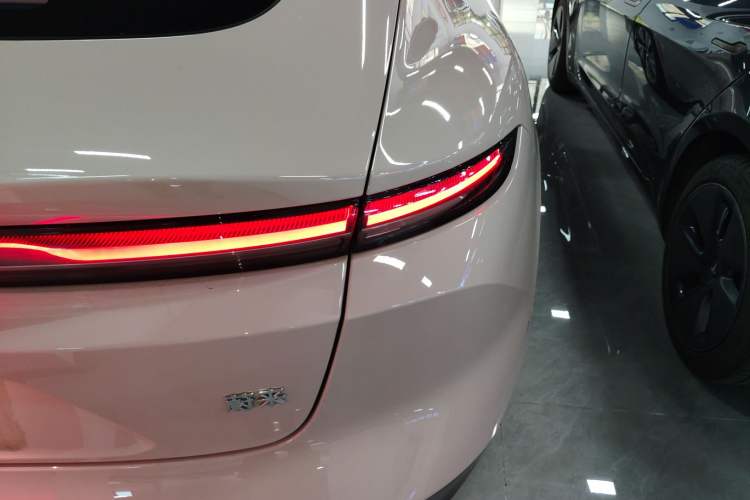 Used Nio ET5 2024 75 kWh Exterior 3