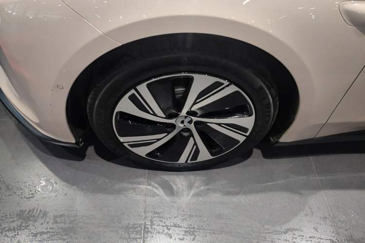 Used Nio ET5 2024 75 kWh Exterior 4