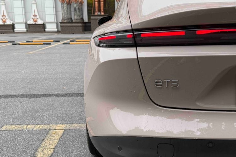 Used Nio ET5 2024 75 kWh Exterior 5