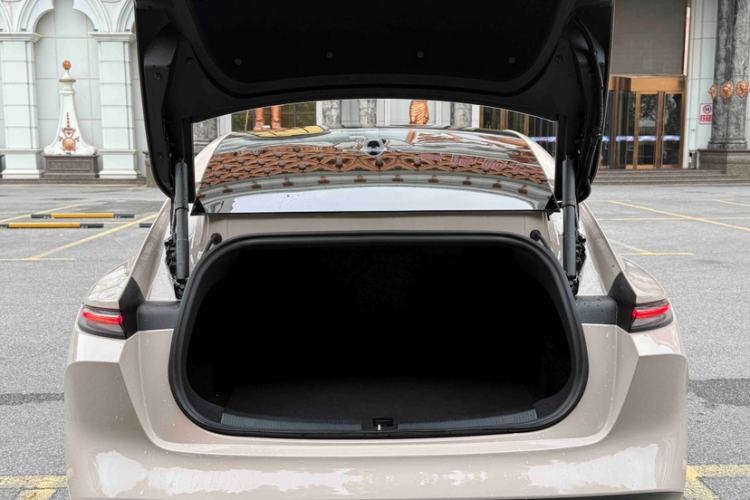 Used Nio ET5 2024 75 kWh Exterior 9