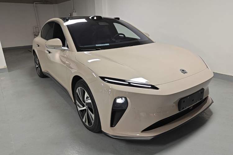 Used Nio ET5 2024 75 kWh Front Right 45 Deg