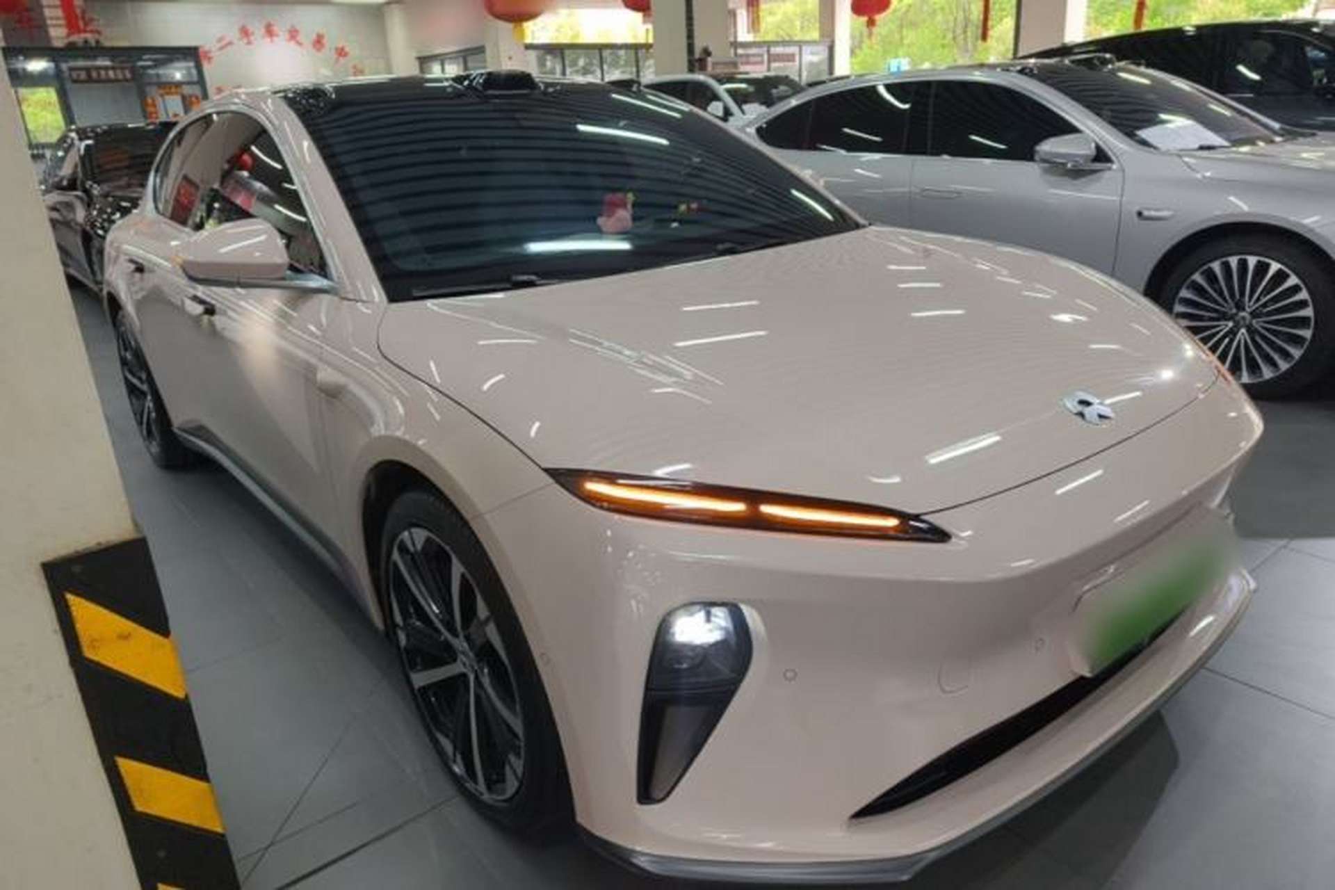 Used Nio ET5 2024 75 kWh Front Right 45 Deg