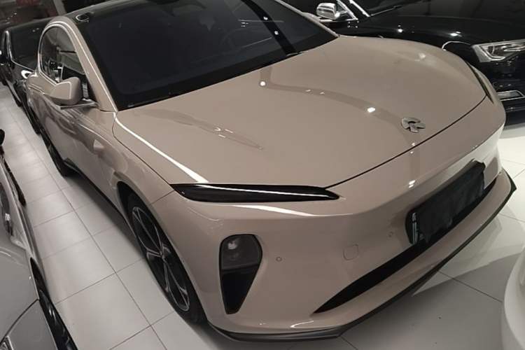 Used Nio ET5 2024 75 kWh Front Right 45 Deg