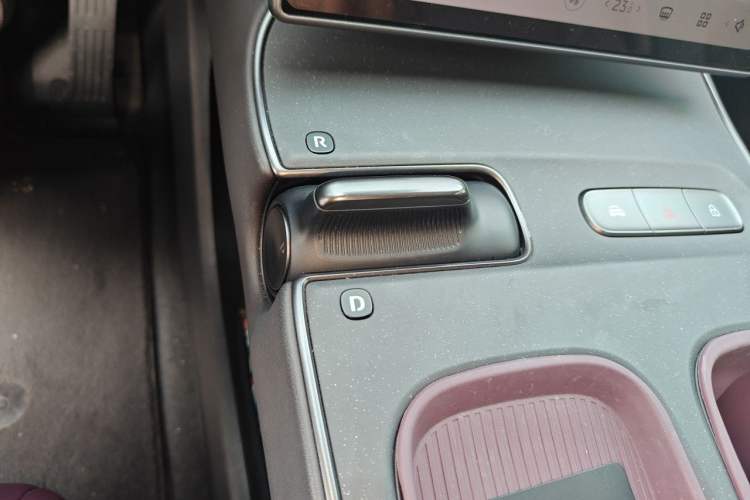 Used Nio ET5 2024 75 kWh Gear Lever