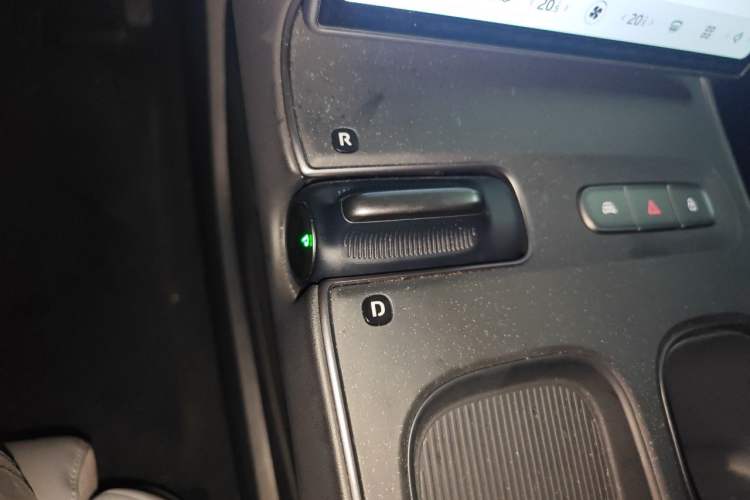 Used Nio ET5 2024 75 kWh Gear Lever