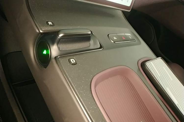 Used Nio ET5 2024 75 kWh Gear Lever