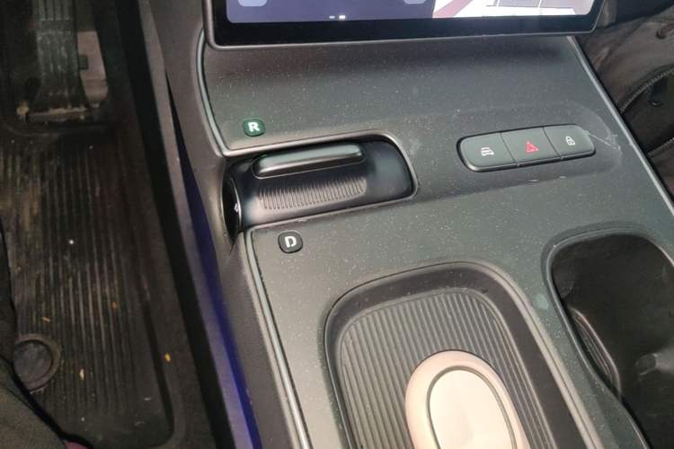 Used Nio ET5 2024 75 kWh Gear Lever