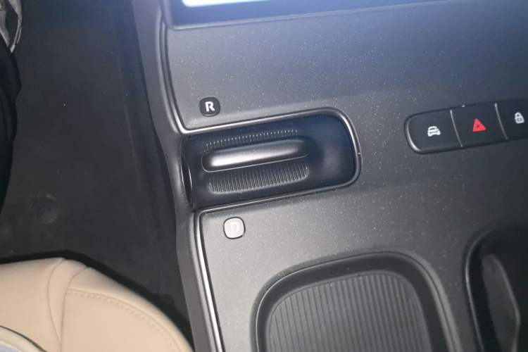 Used Nio ET5 2024 75 kWh Gear Lever
