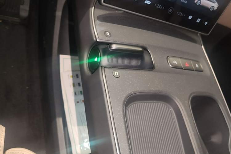 Used Nio ET5 2024 75 kWh Gear Lever