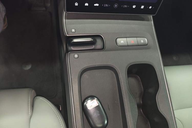 Used Nio ET5 2024 75 kWh Gear Lever