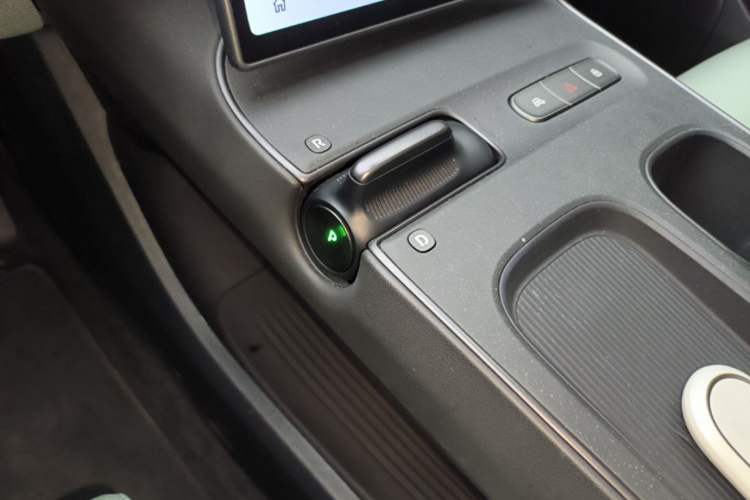 Used Nio ET5 2024 75 kWh Gear Lever