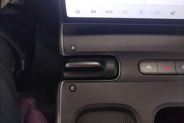 Used Nio ET5 2024 75 kWh Gear Lever
