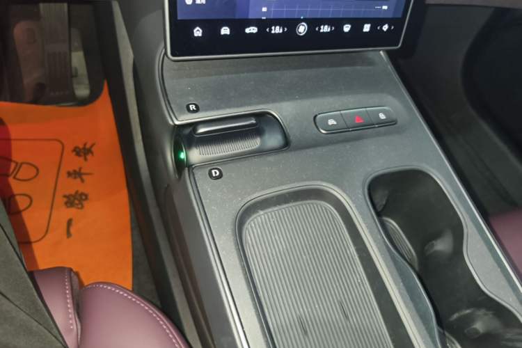 Used Nio ET5 2024 75 kWh Gear Lever