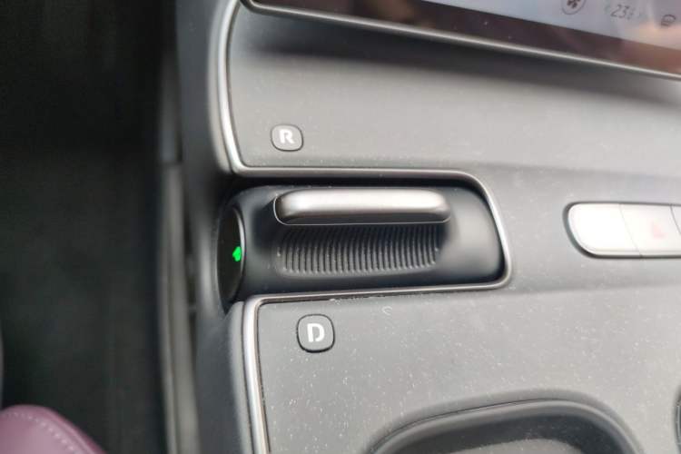 Used Nio ET5 2024 75 kWh Gear Lever