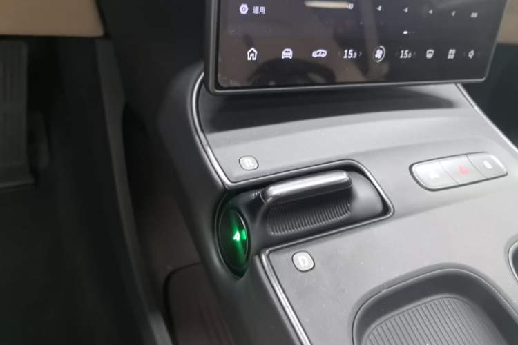 Used Nio ET5 2024 75 kWh Gear Lever