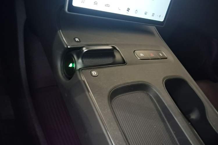 Used Nio ET5 2024 75 kWh Gear Lever