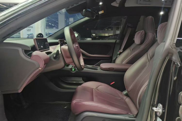 Used Nio ET5 2024 75 kWh Driver Seat