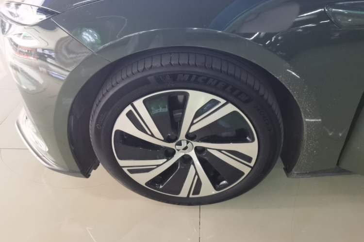 Used Nio ET5 2024 75 kWh Left Front Wheel Hub