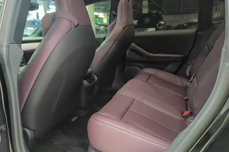 Used Nio ET5 2024 75 kWh Left Rear Seat