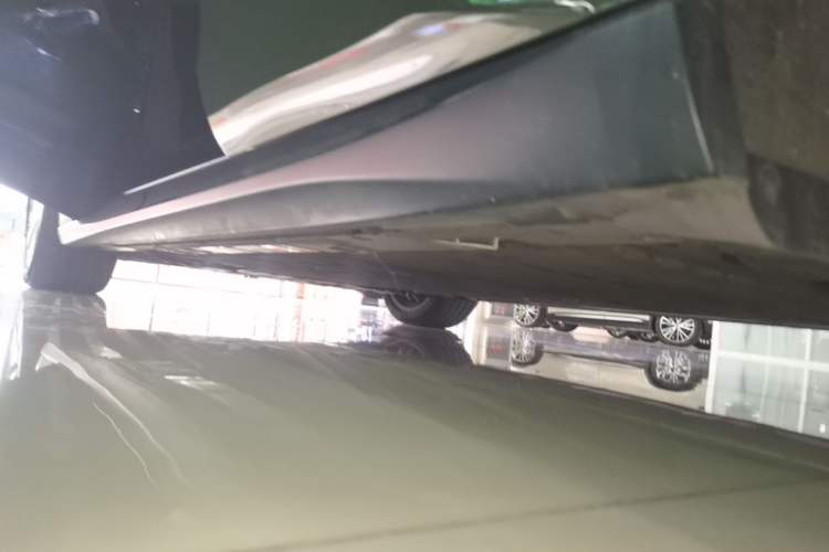Used Nio ET5 2024 75 kWh Left Side Sill