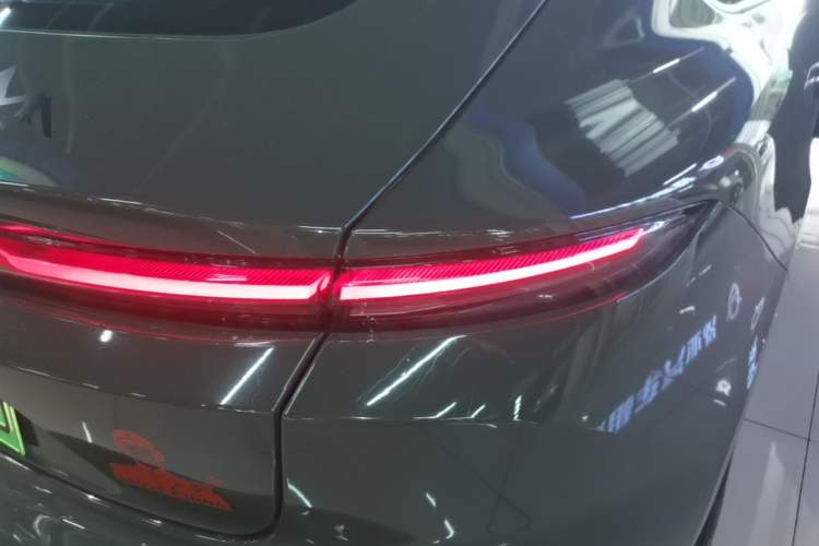 Used Nio ET5 2024 75 kWh Right Rear Taillight
