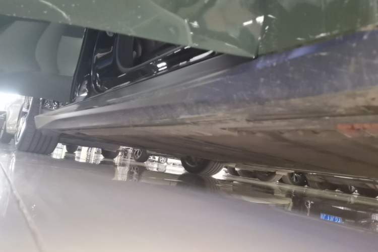 Used Nio ET5 2024 75 kWh Right Side Sill