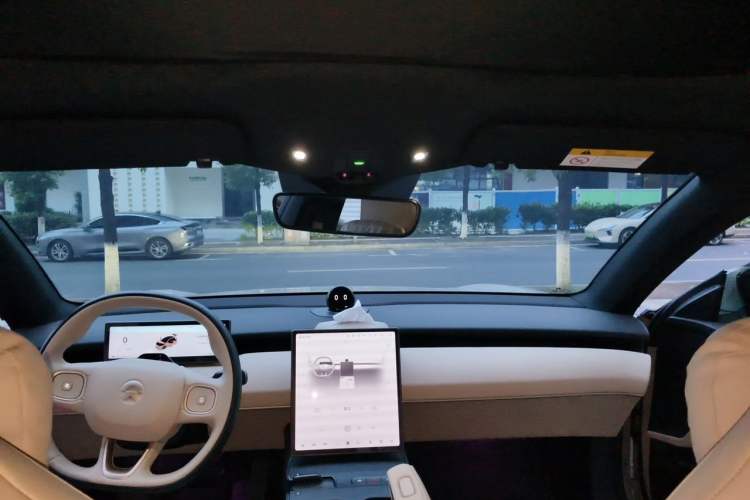 Used Nio ET5 2024 75 kWh Headliner
