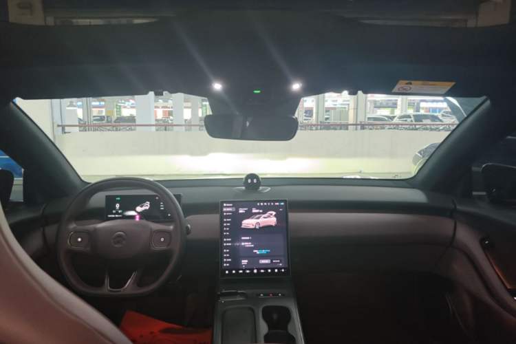 Used Nio ET5 2024 75 kWh Headliner