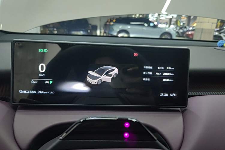 Used Nio ET5 2024 75 kWh Instrument Cluster