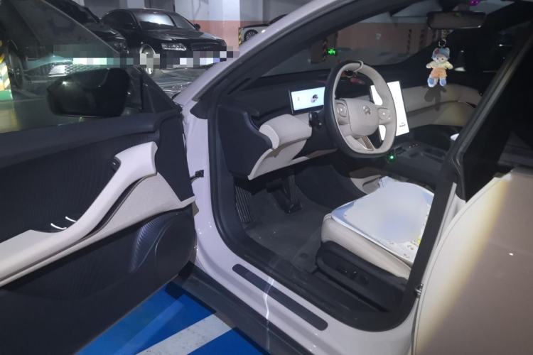 Used Nio ET5 2024 75 kWh Interior 3