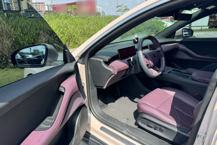 Used Nio ET5 2024 75 kWh Interior 3