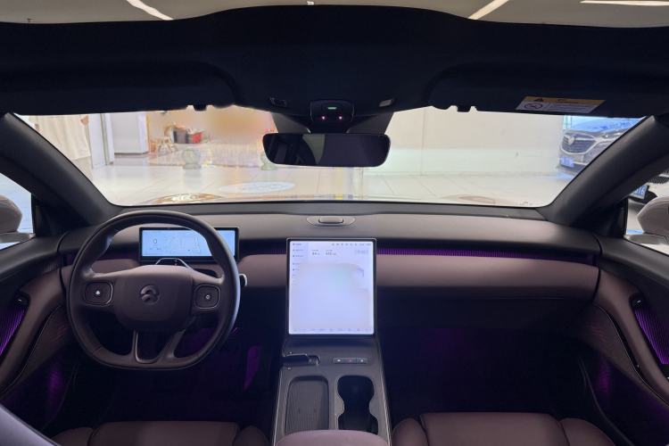 Used Nio ET5 2024 75 kWh Interior 3