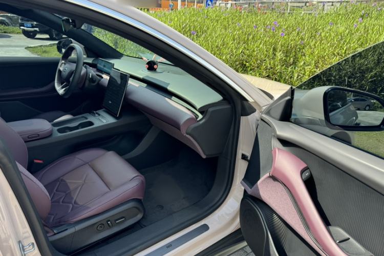 Used Nio ET5 2024 75 kWh Interior 4