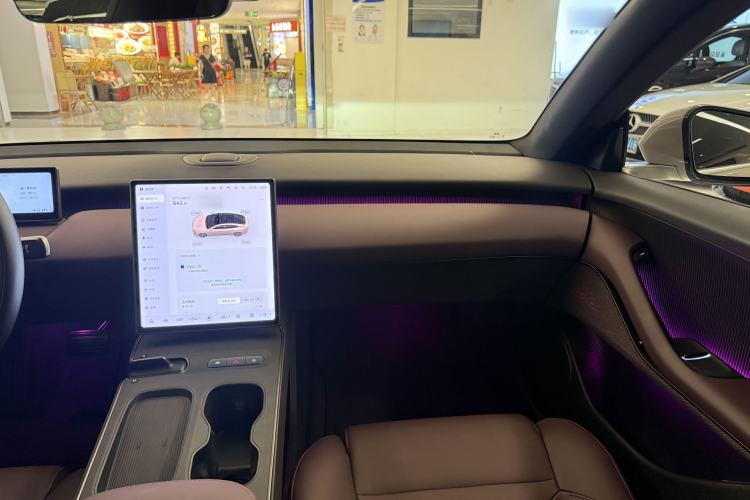 Used Nio ET5 2024 75 kWh Interior 4