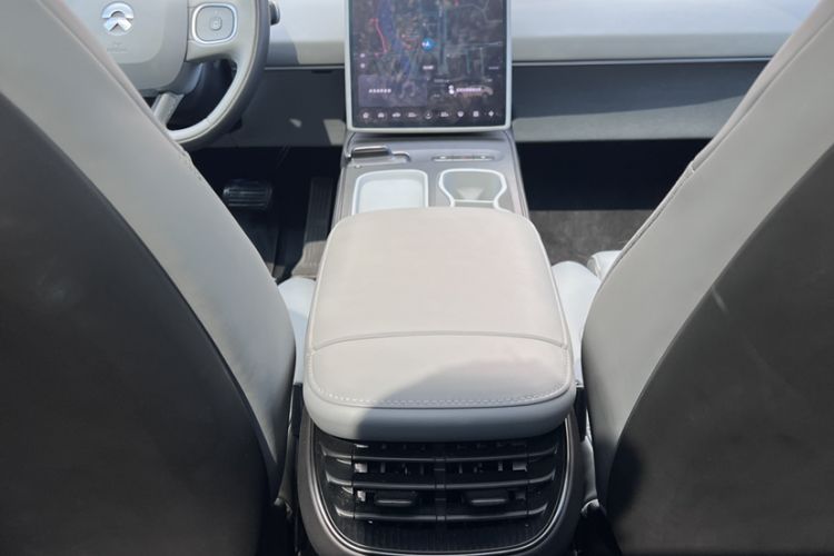 Used Nio ET5 2024 75 kWh Interior 5