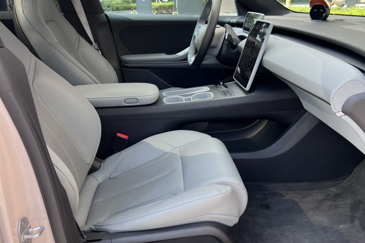 Used Nio ET5 2024 75 kWh Interior 6