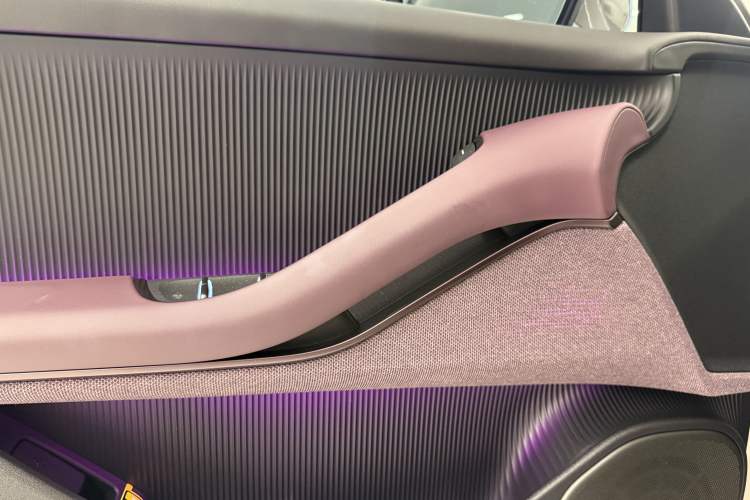 Used Nio ET5 2024 75 kWh Interior 9
