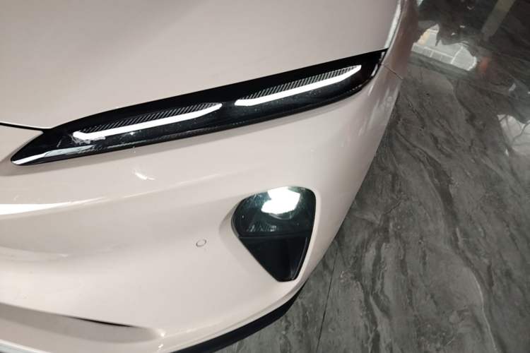 Used Nio ET5 2024 75 kWh Left Front Headlight