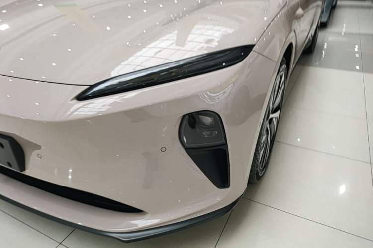 Used Nio ET5 2024 75 kWh Left Front Headlight