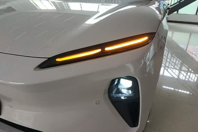 Used Nio ET5 2024 75 kWh Left Front Headlight