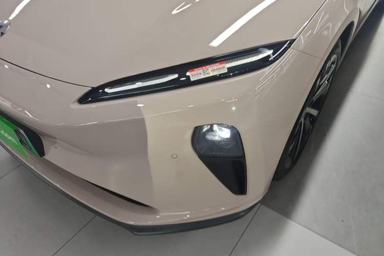 Used Nio ET5 2024 75 kWh Left Front Headlight