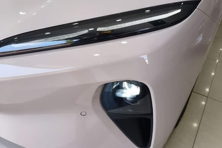 Used Nio ET5 2024 75 kWh Left Front Headlight