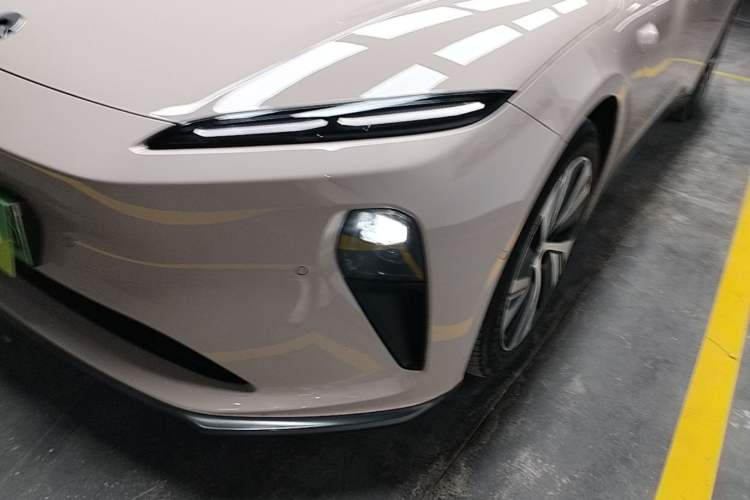 Used Nio ET5 2024 75 kWh Left Front Headlight
