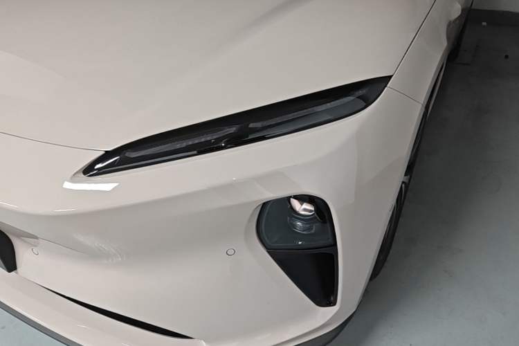 Used Nio ET5 2024 75 kWh Left Front Headlight
