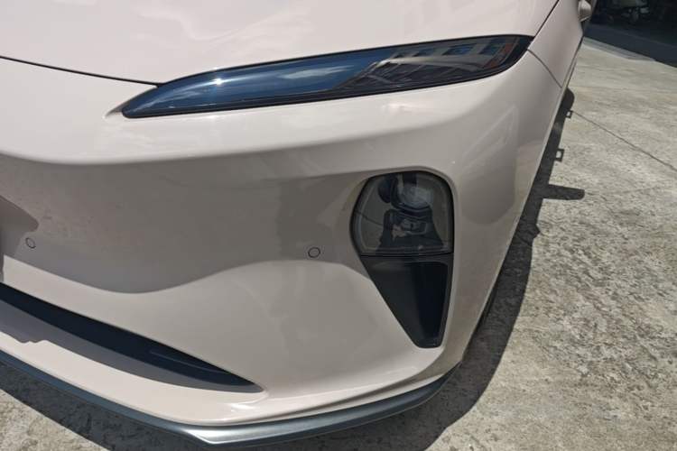 Used Nio ET5 2024 75 kWh Left Front Headlight